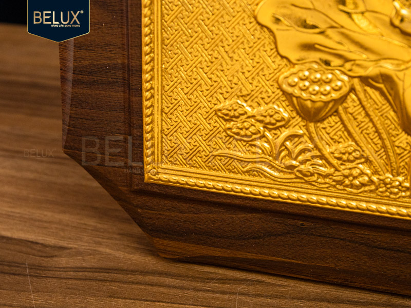 Tranh hoa sen Việt Nam bằng đồng mạ vàng 24k 27x20cm